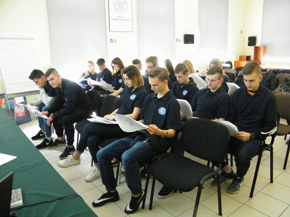 UCZNIOWIE LO W TYCZYNIE LAUREATAMI OGÓLNOPOLSKIEGO KONKURSU