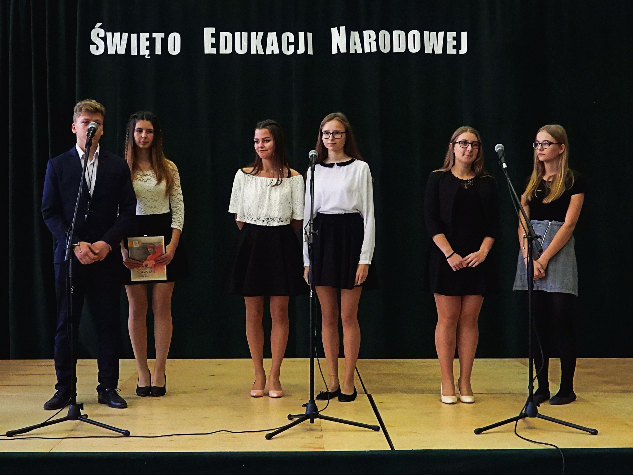 „Dzień nauczyciela” w szkołach Powiatu Rzeszowskiego