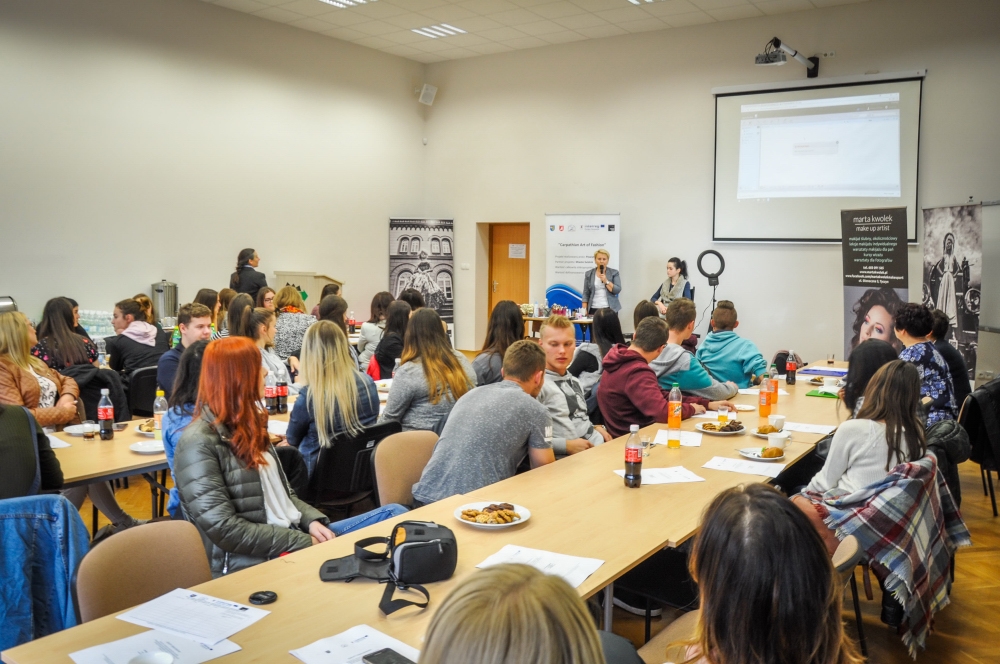 Warsztaty z zakresu wizażu w ramach cyklu "Warsztaty piękna i estetyki"