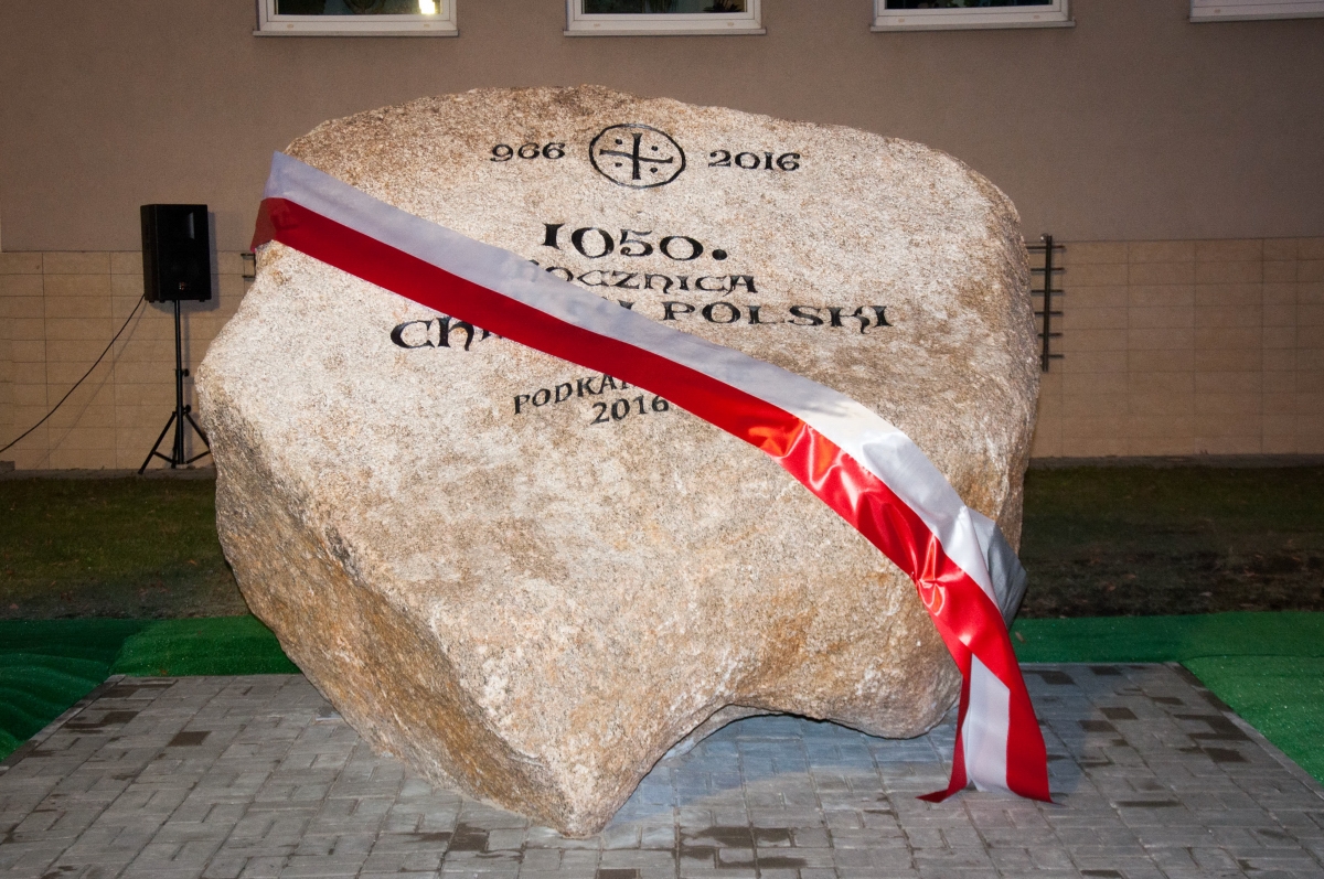 Odsłonięcie Pomnika w 1050. rocznicę Chrztu Polski