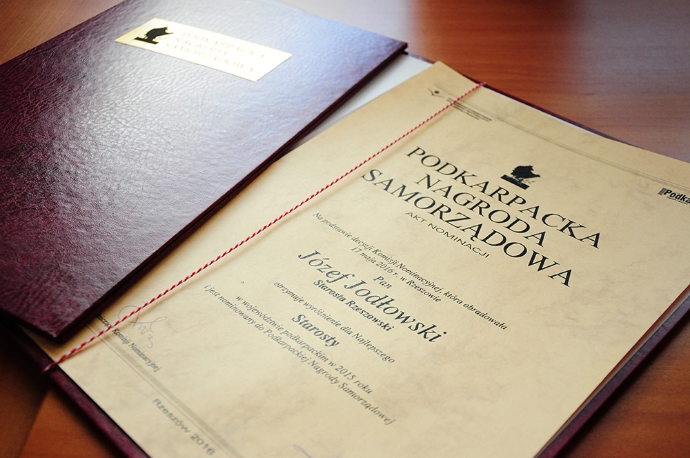 Starosta Rzeszowski - Józef Jodłowski - najlepszym starostą w województwie podkarpackim w 2015 r.