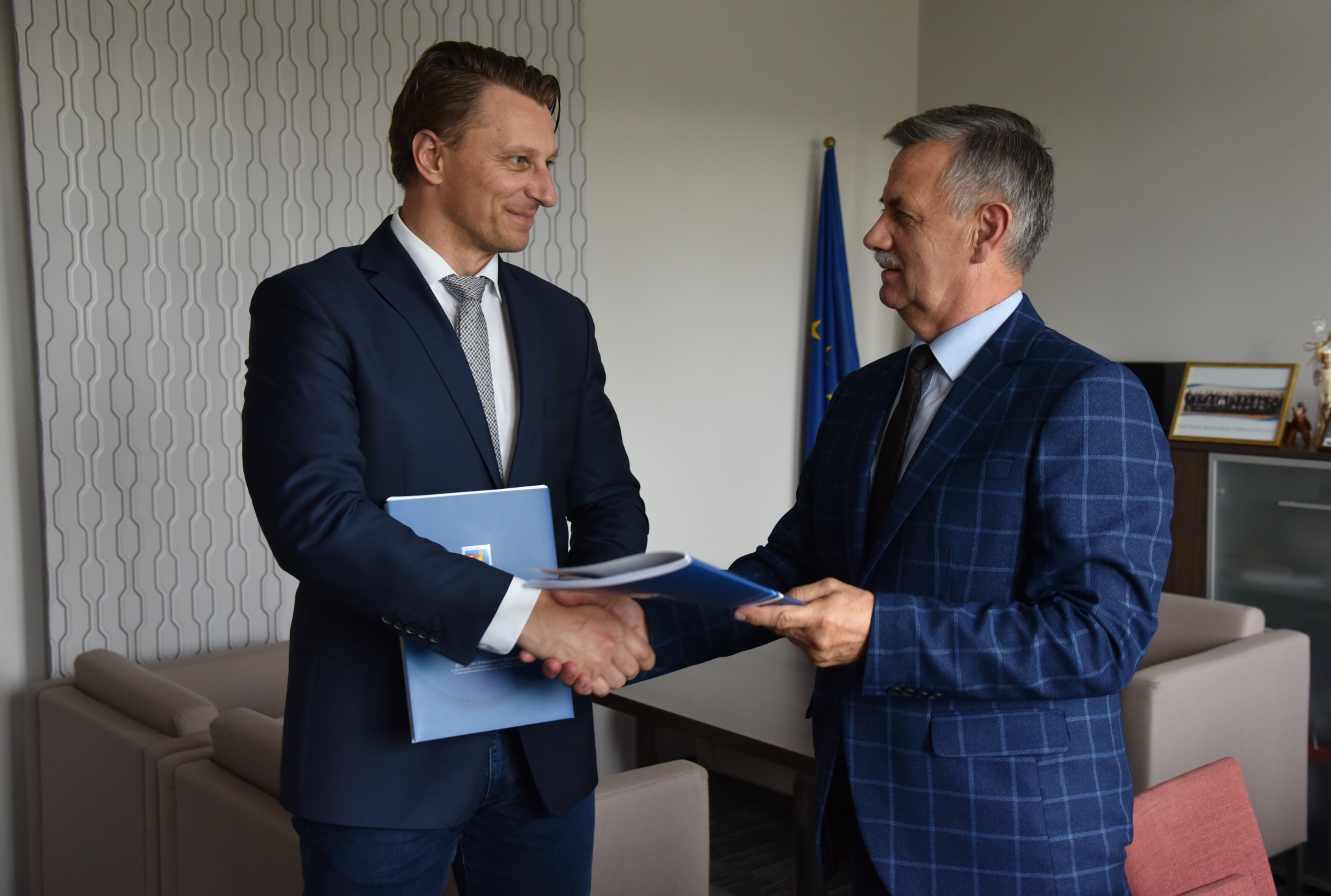 Budowa mostu na rzece Strug