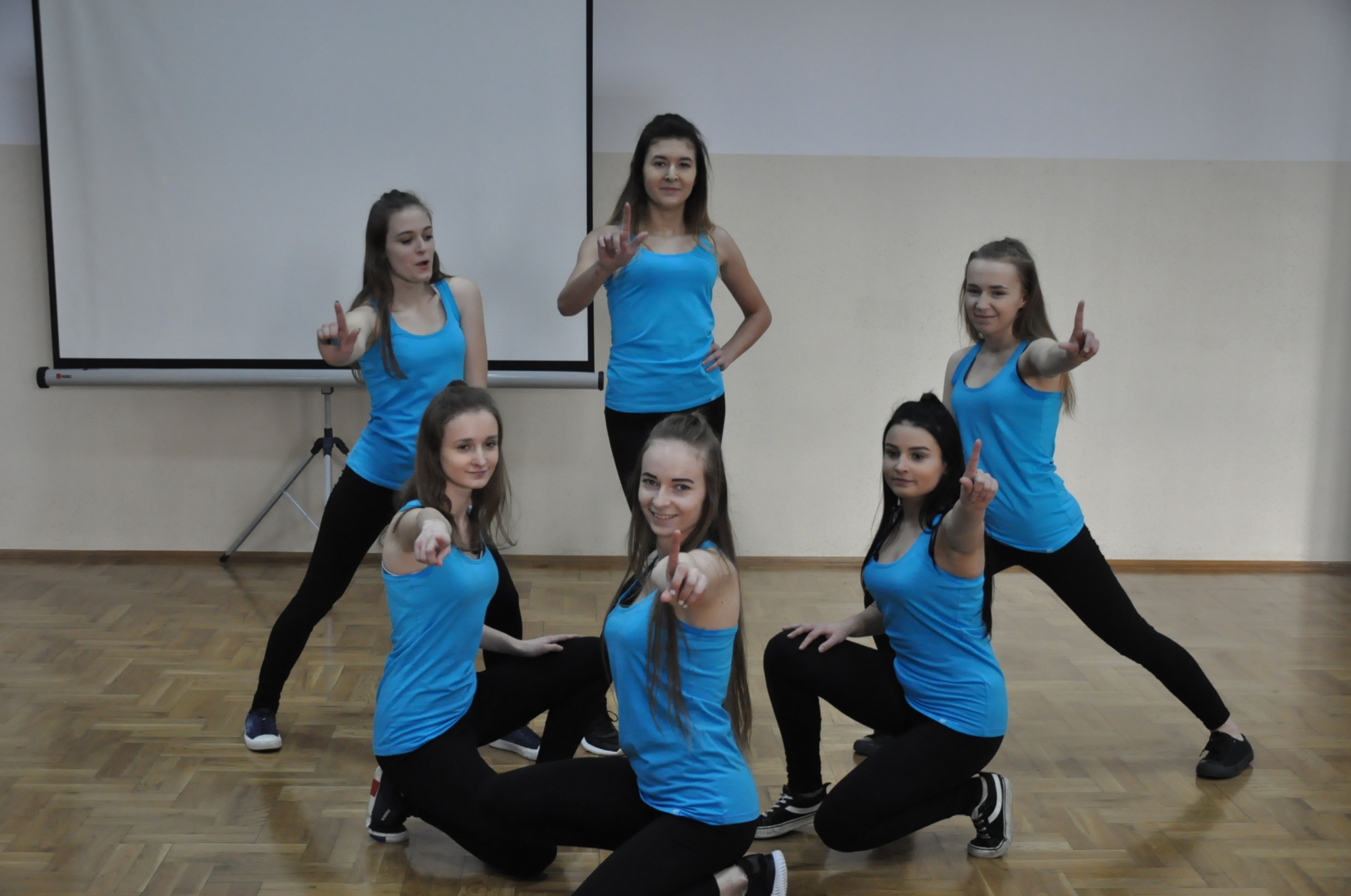 15 lat SZKOLNEJ GRUPY SPORTOWO – TANECZNEJ  „APLAUZ”