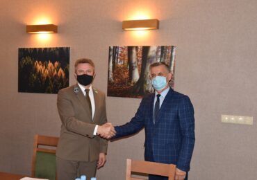 Podpisana umowa pomiędzy Powiatem Rzeszowskim a Lasami Państwowymi Nadleśnictwa Dynów