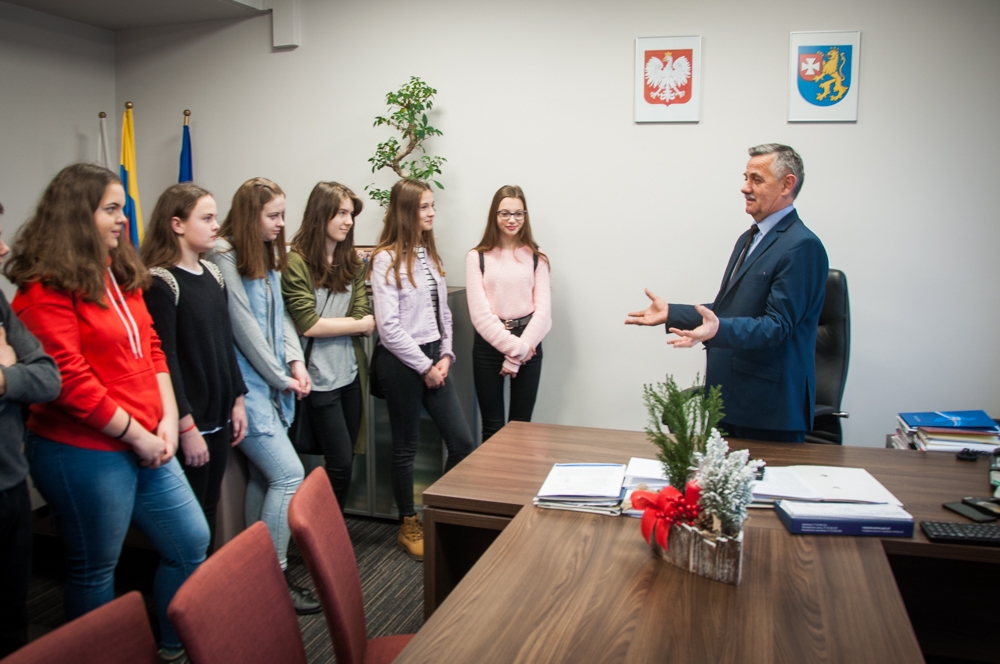Powiatowa młodzież na spotkaniu ze Starostą Rzeszowskim