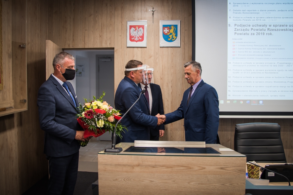 Jednogłośne wotum zaufania i absolutorium dla Zarządu Powiatu Rzeszowskiego