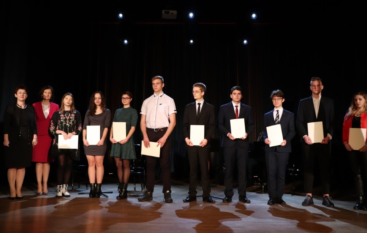 Stypendyści Prezesa Rady Ministrów w roku szkolnym 2018/2019 - najlepsi z najlepszych