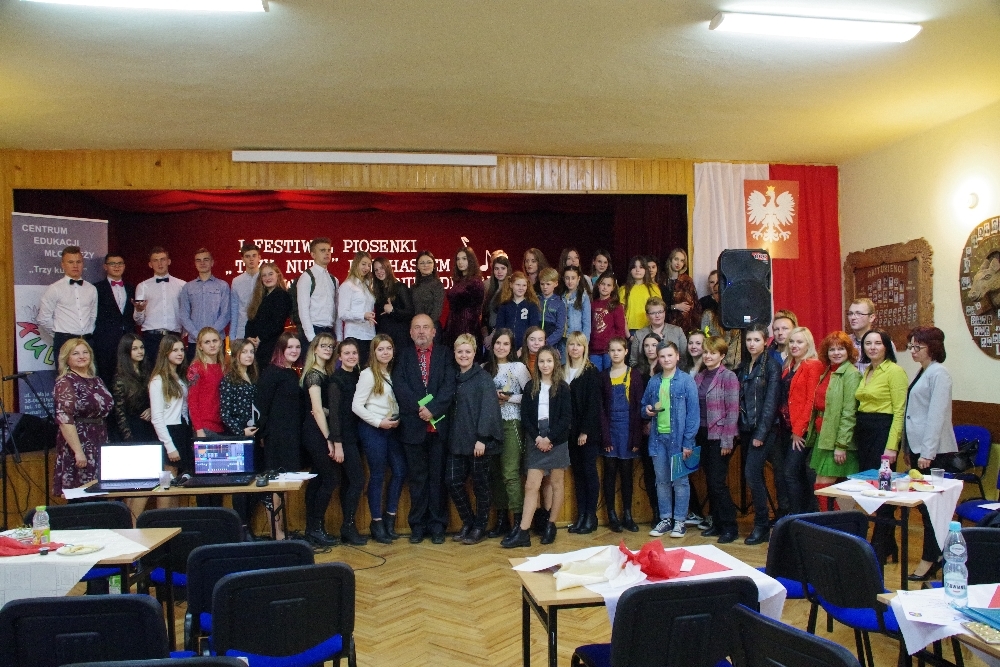 I Festiwal Piosenki „Trzy nuty" w Liceum Ogólnokształcącym im. Komisji Edukacji Narodowej w Dynowie