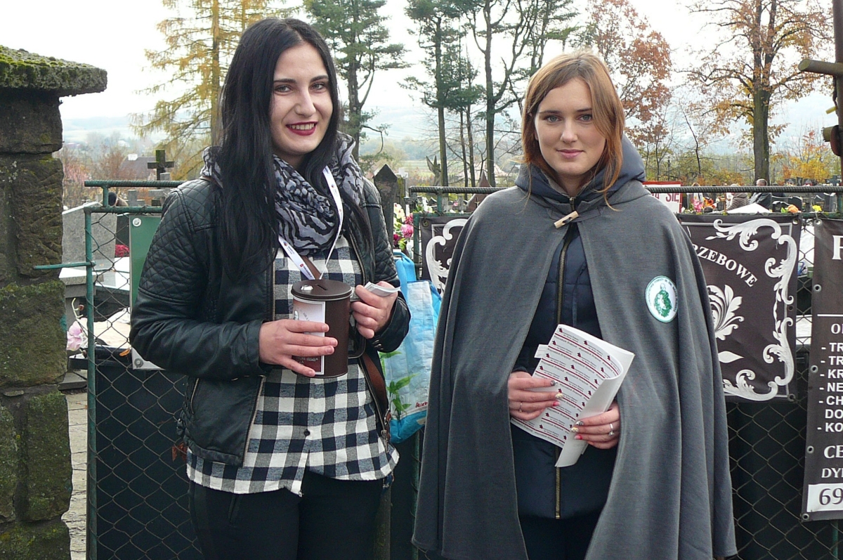 Kwesty na cmentarzu w Dynowie w dniu 1 listopada 2016r.