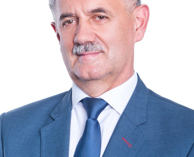 18.10.2005 - Starostą Powiatu Rzeszowskiego został wybrany Józef Jodłowski. Zastąpił na tym stanowisku Stanisława Ożoga, wybranego Posłem na Sejm RP.