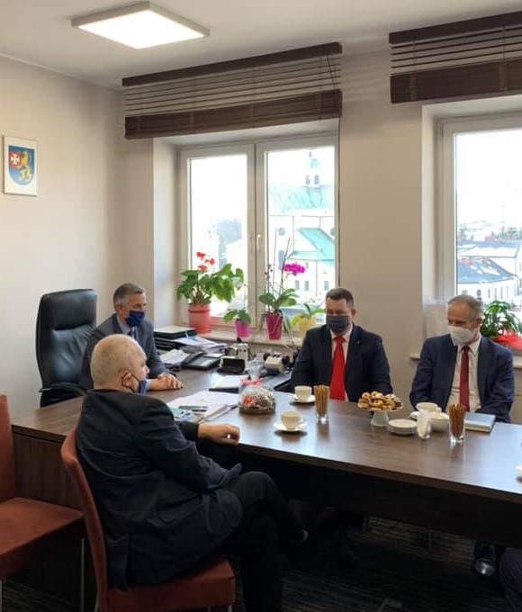 Przedstawiciele władz Powiatu Kieleckiego z wizytą w Starostwie