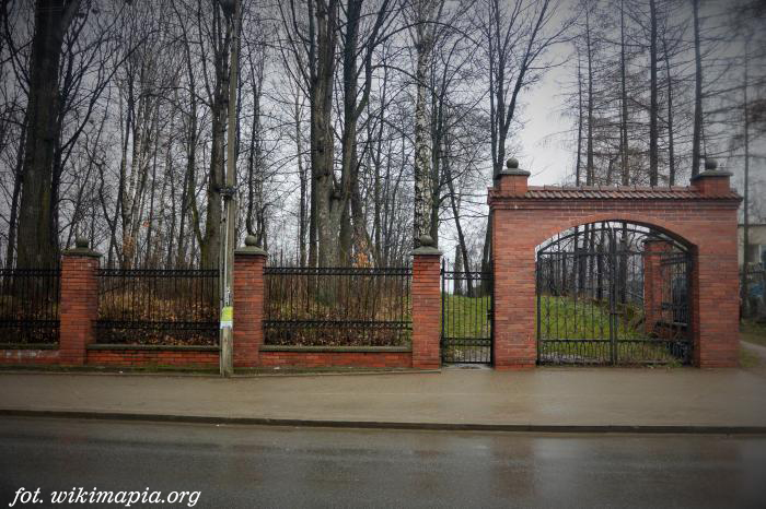 30.08.2010 – Na cmentarzu żydowskim w Dynowie złożono szczątki 12 osób zamordowanych podczas drugiej wojny światowej w Manasterzu i ekshumowanych z nieoznakowanej mogiły.