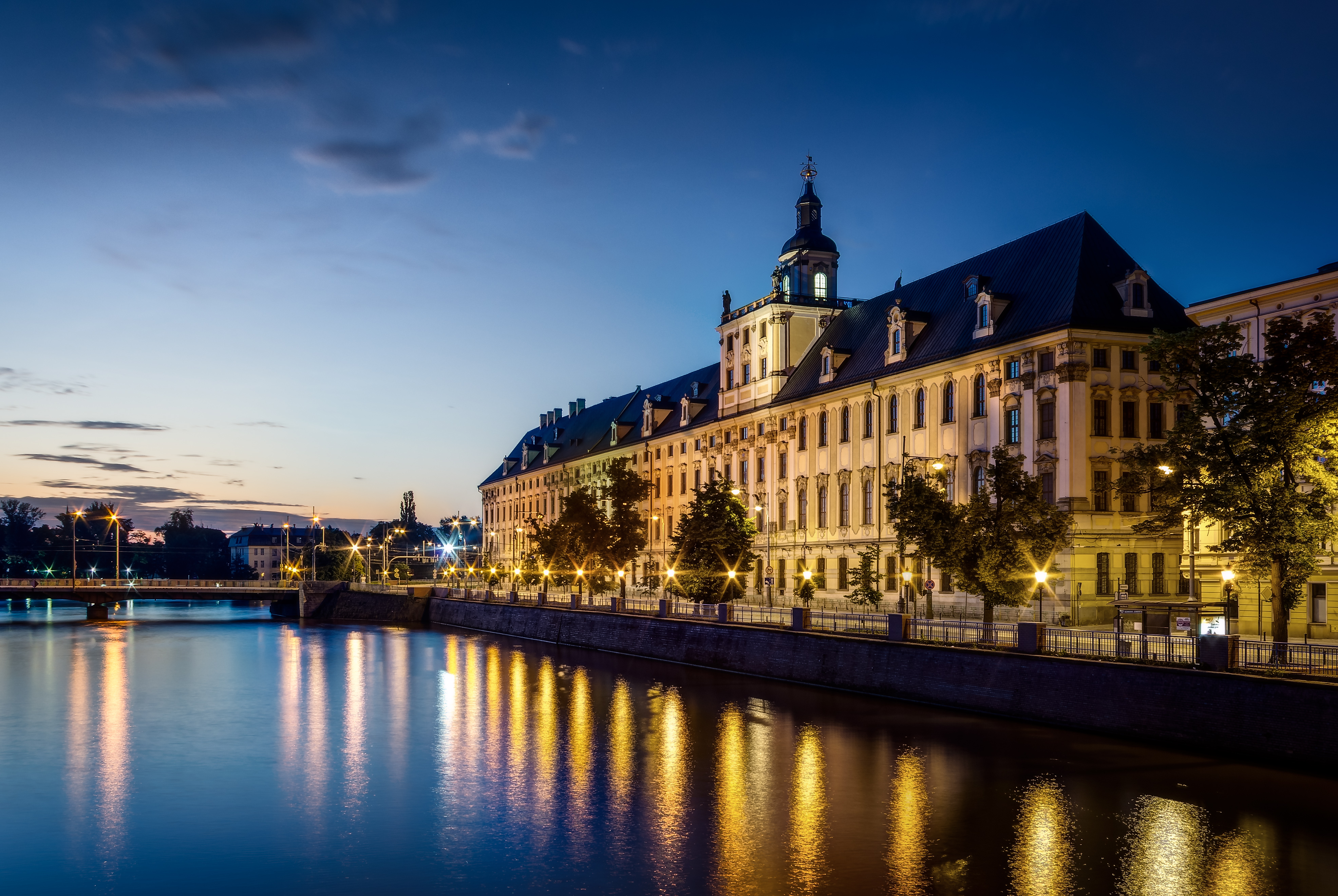 21.08.1921 - W Nowym Kamieniu (gmina Kamień) urodził się Józef Wąsik, wybitny prawnik, profesor Uniwersytetu Wrocławskiego, prodziekan, zastępca dyrektora Instytutu Kryminologicznego, autor ponad stu prac naukowych.