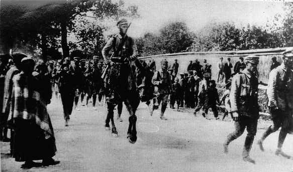 21.08.1914 - Grupa młodzieży z Budziwoja, zrzeszonej w Związku Strzeleckim, wyruszyła do Krakowa, by tam wstąpić do powstających Legionów Polskich Józefa Piłsudskiego.