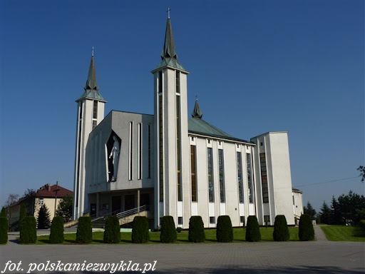 30.08.1987 - Biskup pomocniczy przemyski Bolesław Taborski poświęcił kamień węgielny pod budowę  Kościoła świętego Stanisława w Boguchwale.