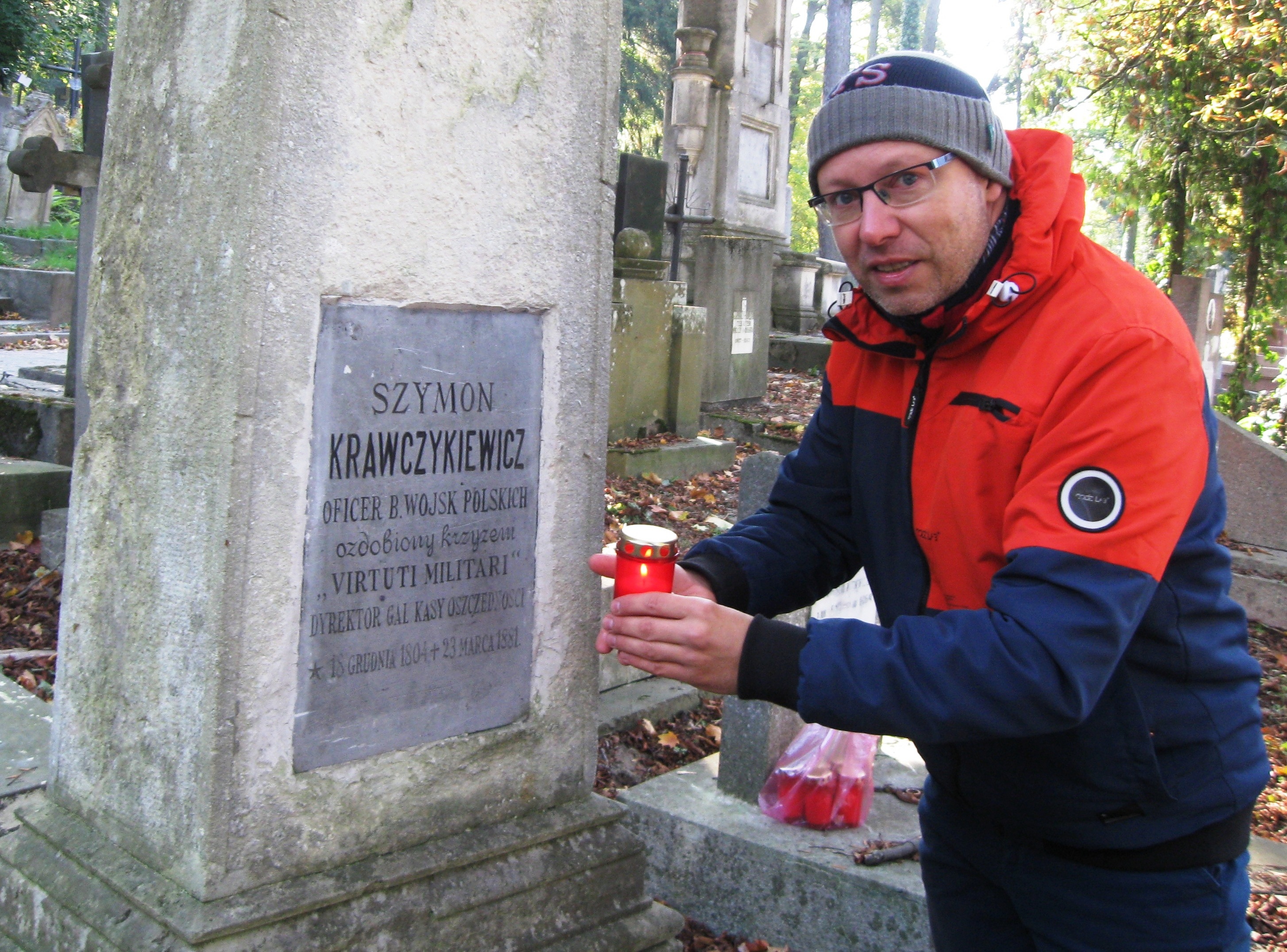 Porządkowanie polskich grobów na Cmentarzu Łyczakowskim