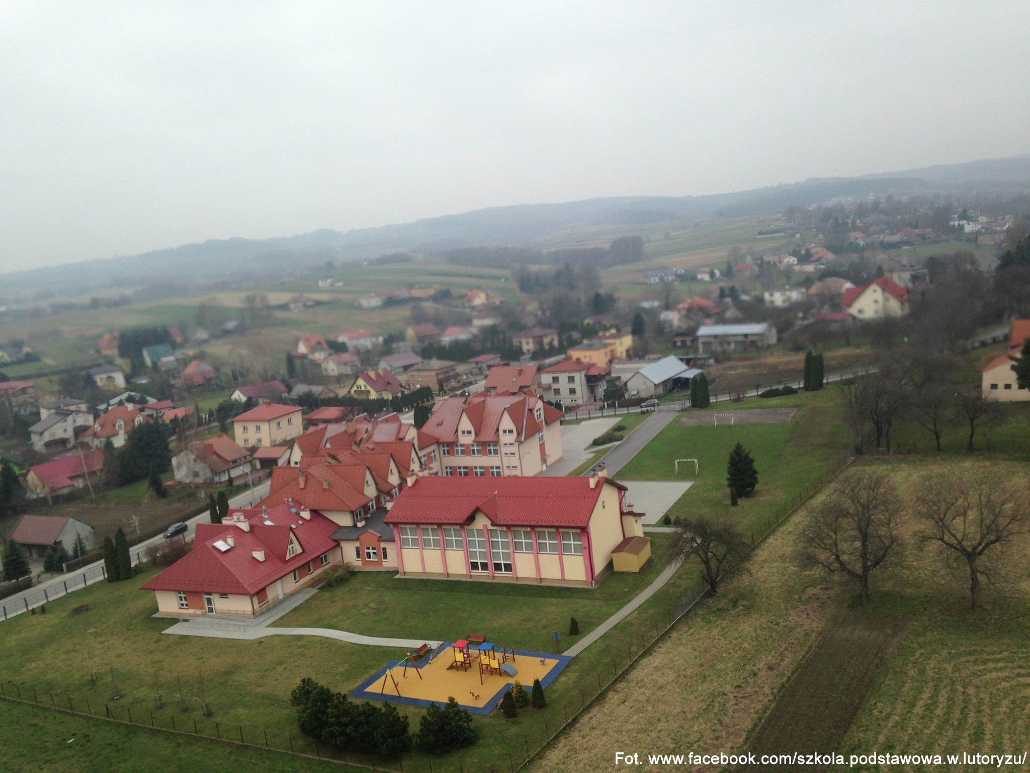 8.10.2011 - Patronem szkoły podstawowej w Lutoryżu został długoletni proboszcz tej miejscowości ks.  Czesław Przystaś. Placówka otrzymała też sztandar.