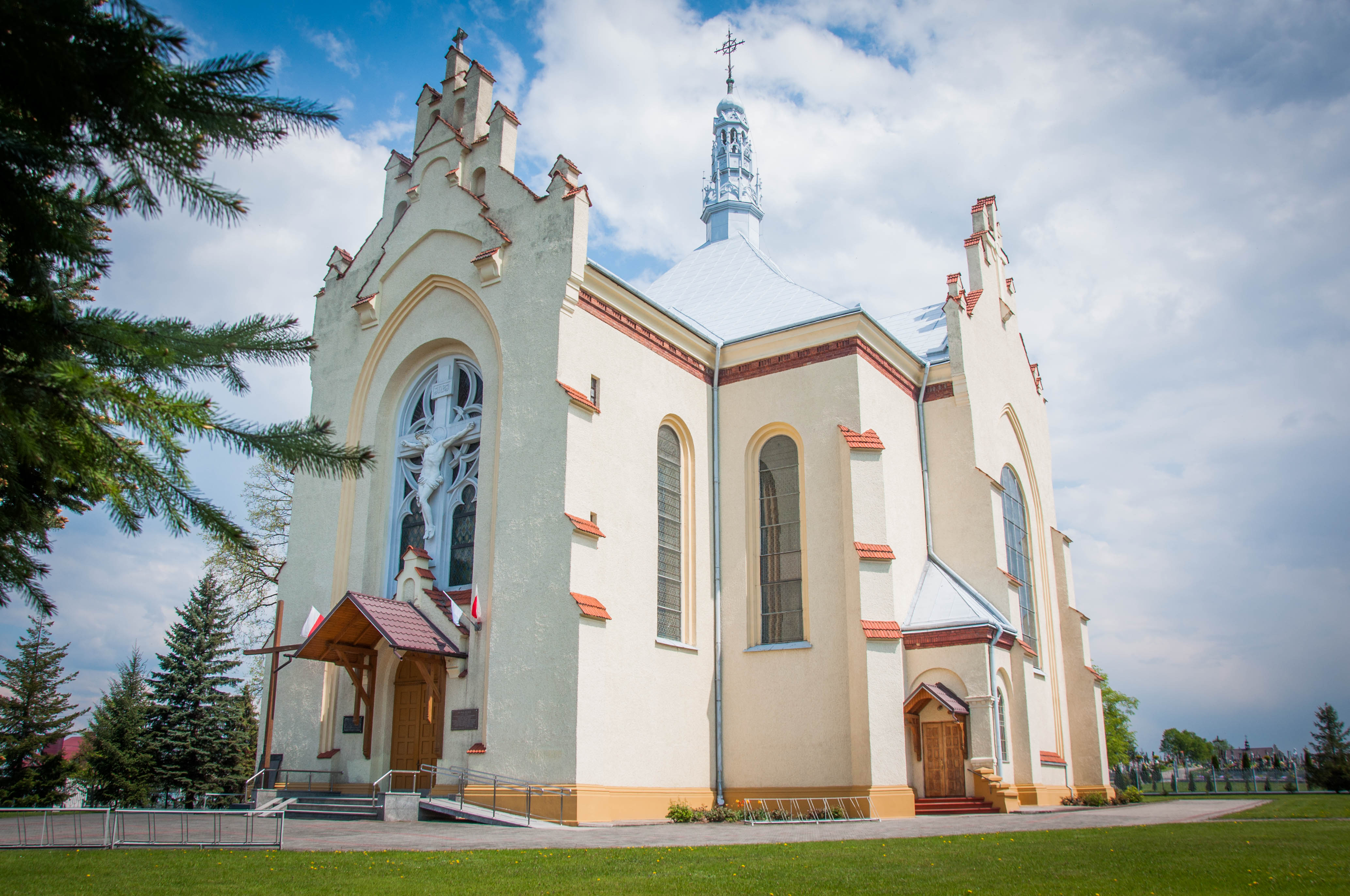 25.11.1691  - Poświęcony został, odbudowany po wcześniejszych zniszczeniach wojennych, kościół pod wezwaniem Ducha Świętego i św. Sebastiana w Sokołowie Małopolskim.