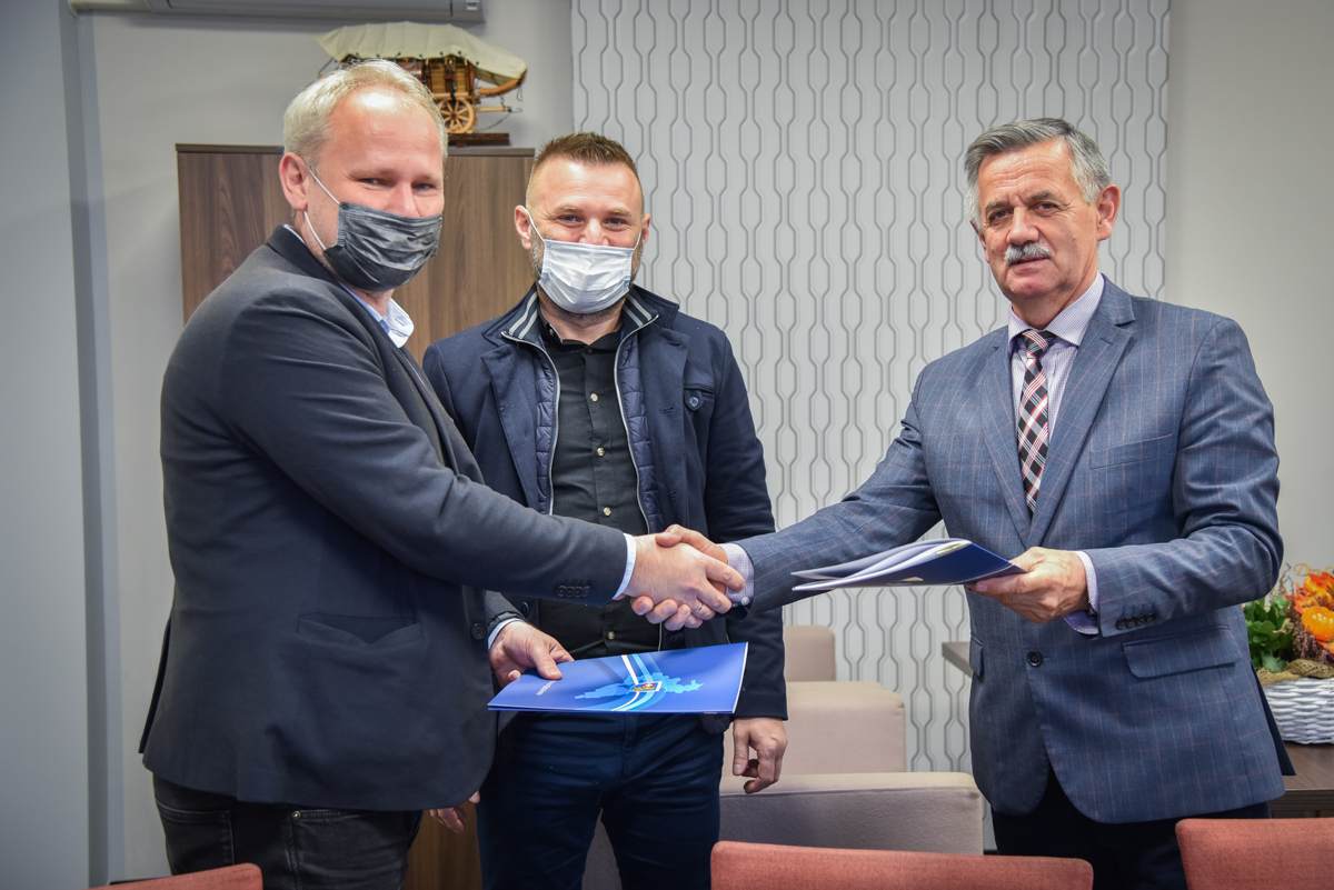 Powiat Rzeszowski rozbuduje oficynę Zespołu Szkół w Tyczynie.