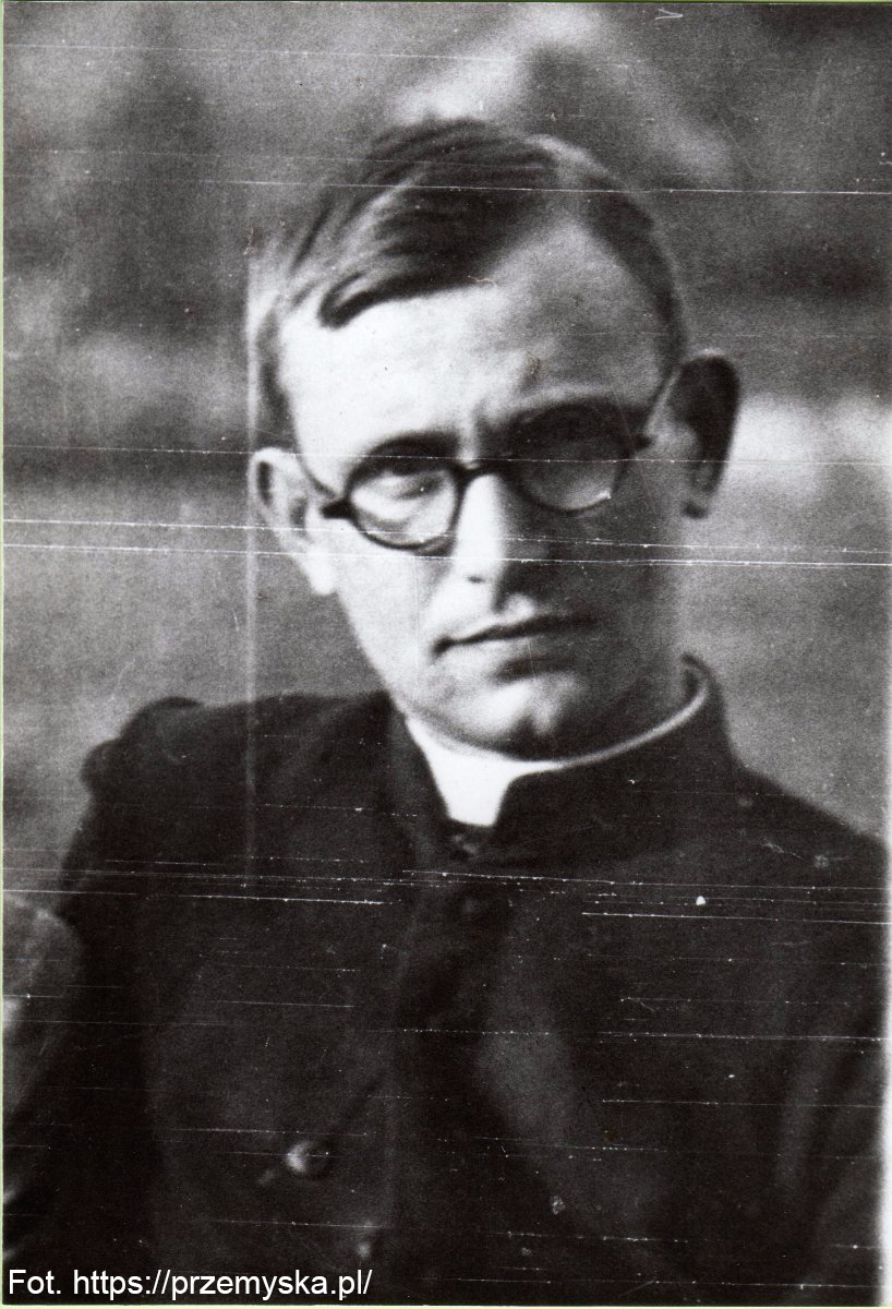 8.12.1944 - W lasach koło Głogowa Małopolskiego funkcjonariusze UB zamordowali aresztowanego 4 dni wcześniej księdza Michała Pilipca, kapelana rzeszowskiego obwodu Armii Krajowej, duszpasterza m.in. w Futomie i Błażowej.